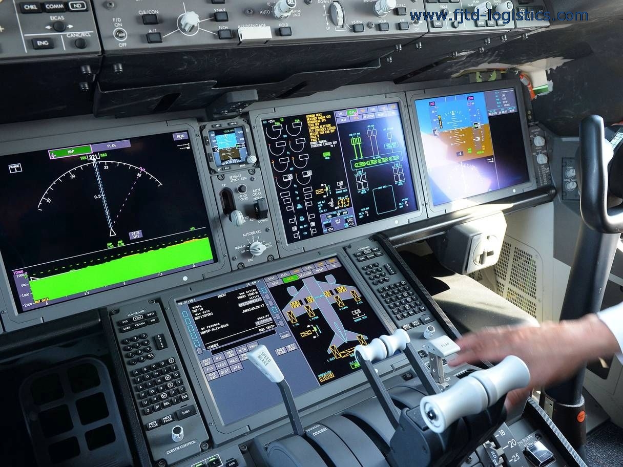 波音駕駛艙.jpg
